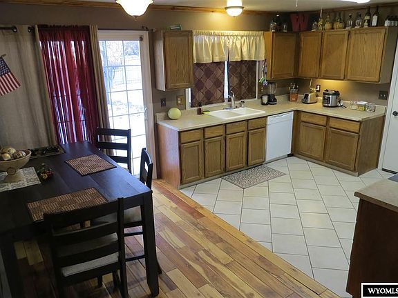 4th image of 1115 Pinecrest St