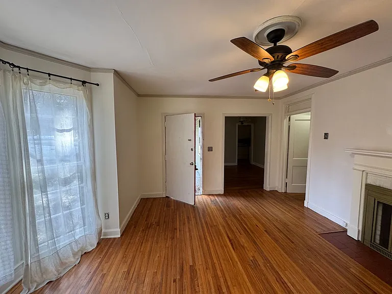 2530 Girard St — Photo 4