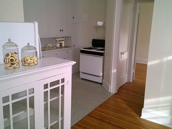 5th image of 3617 Bryant Ave S #302