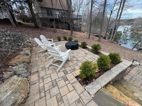 290 Dodee Ln, Union Hall, VA 24176