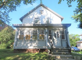206 N Center St, Marshalltown, IA 50158