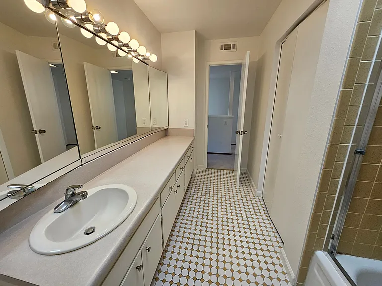 1581 Drake Dr — Photo 10