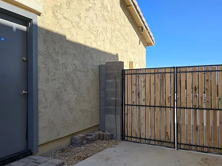 17156 W Lincoln St — Photo 40