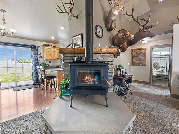 3rd image of 272 Primrose Way