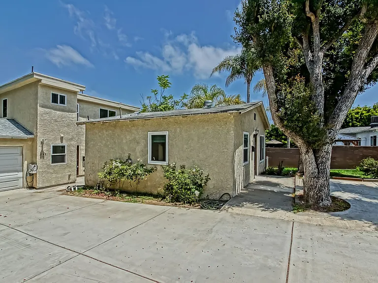 1741 2nd St — Photo 3