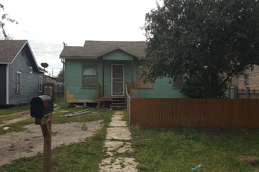 1st image of 914 E Pierce Ave