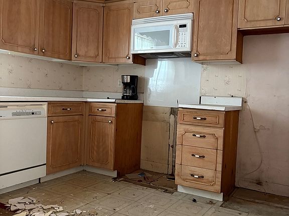 4th image of 339 W Glen Flora Ave
