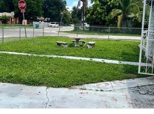 390 NE 162nd St, Miami, FL 33162