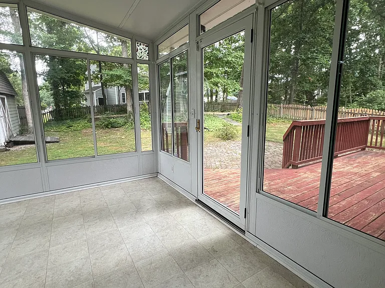 331 Glenpark Ln — Photo 38