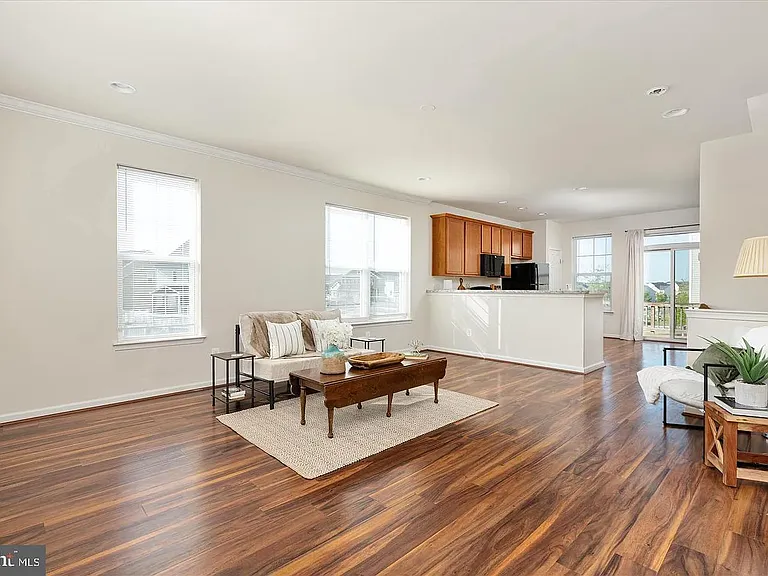 109 Splendor Garden Way — Photo 9