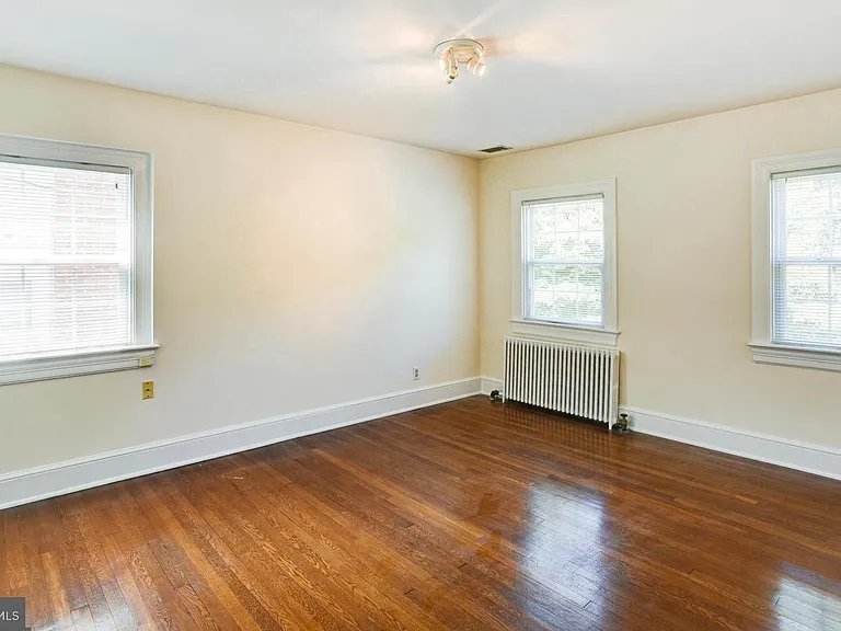 4633 Asbury Pl NW — Photo 10