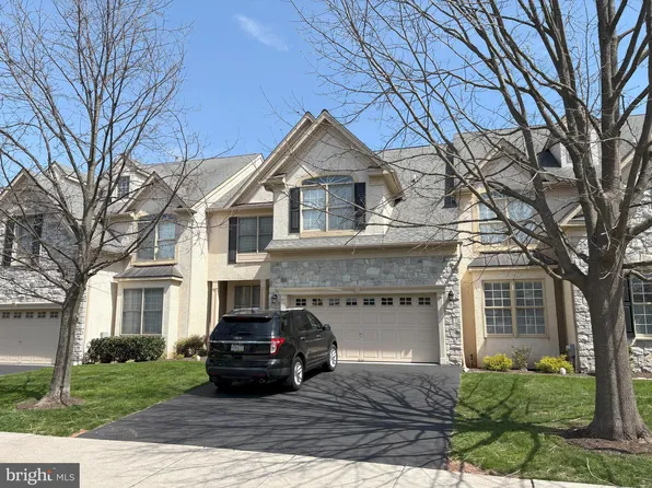 33 Brownstone Dr, East Norriton, PA 19401