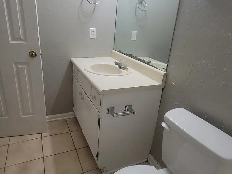 1502 Barrington Rd NW #B — Photo 11
