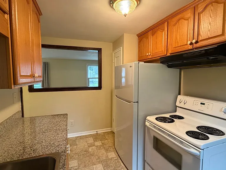 227 Spencer St — Photo 2