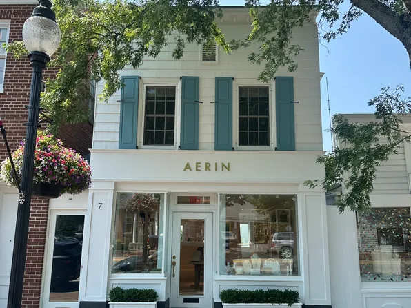 7 Newtown Ln, East Hampton, NY 11937