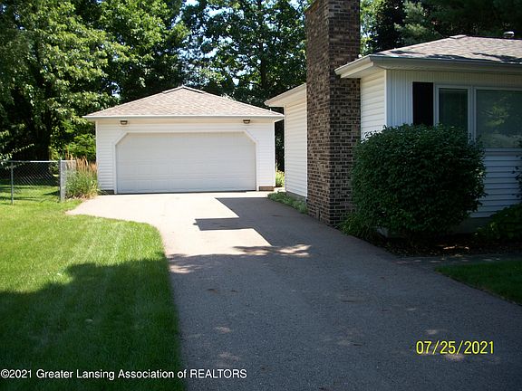 2nd image of 1019 S Eugenia Dr