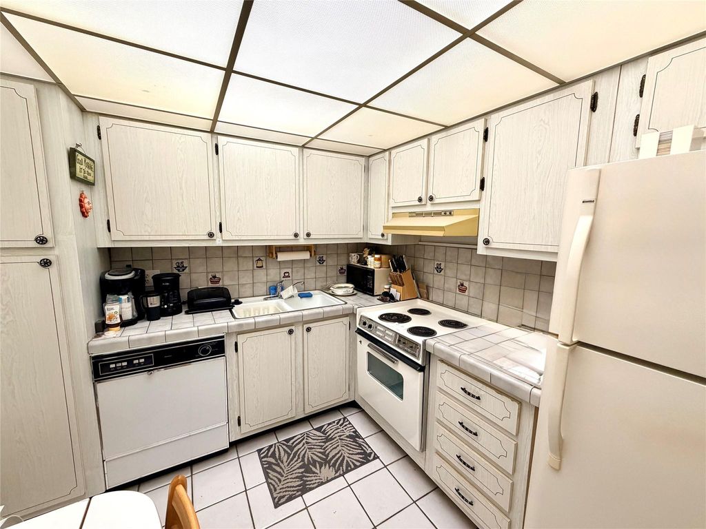 136 S Cypress Road #317, photo 4