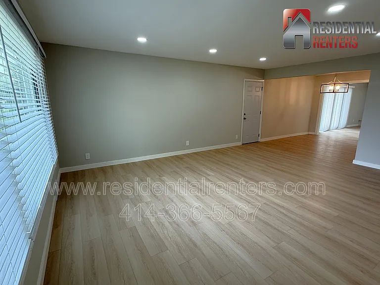 205 N 165th St — Photo 20