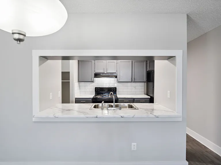 Piccadilly Apartments — Photo 35