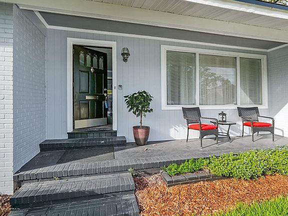 Adorable front porch