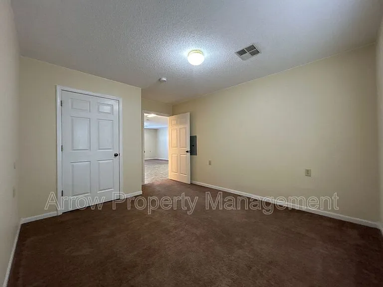 1015 W 14th St #3 — Photo 5