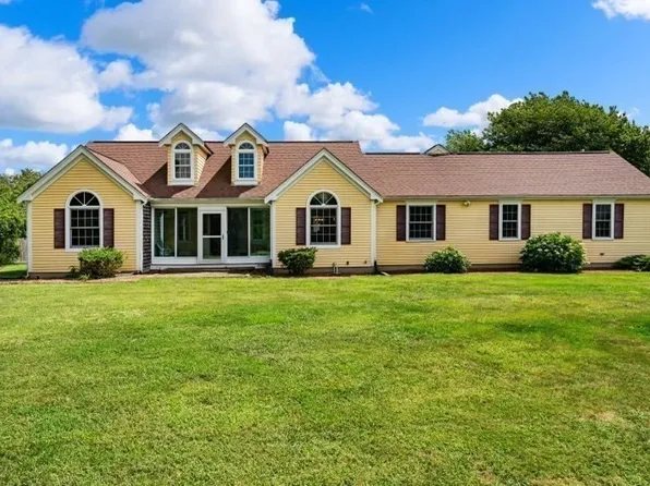 1 Fieldwood Dr, Bourne, MA 02532