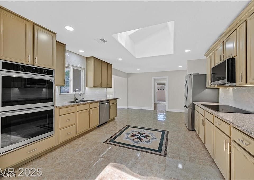1st image of 3101 Greenbriar Dr