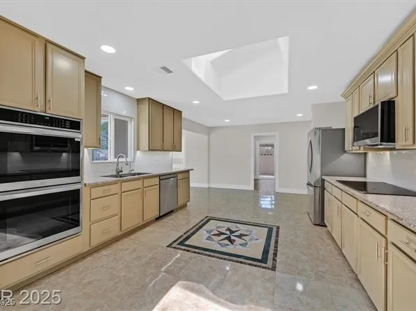 3101 Greenbriar Dr, Las Vegas, NV 89121