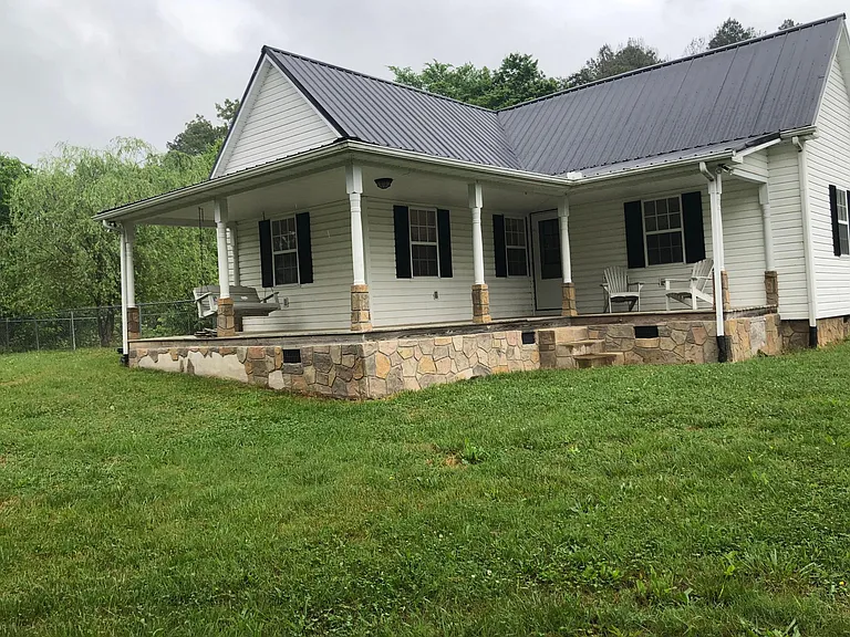 1398 Providence Rd — Photo 4