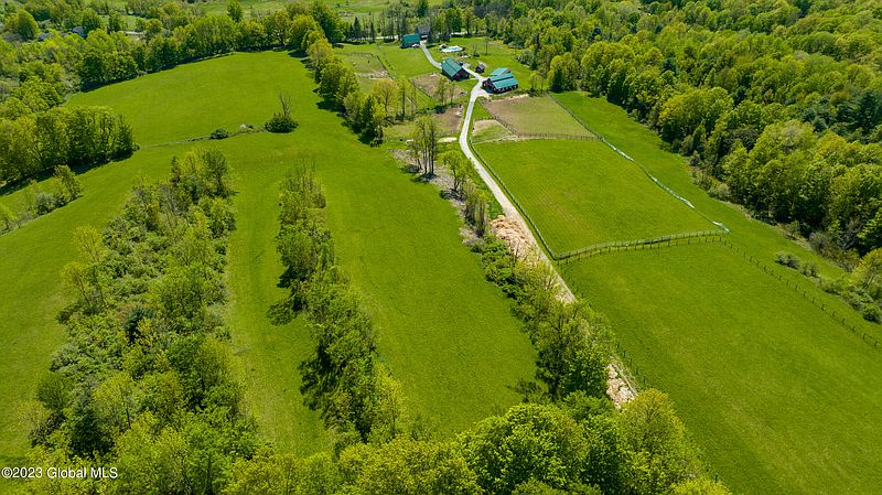 3rd image of 270 Crosier Road