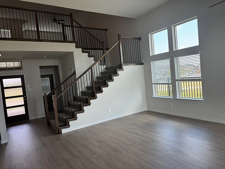 2516 Grapevine Way — Photo 3