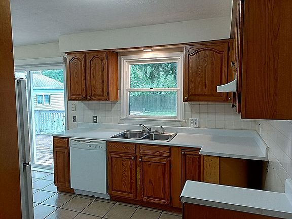 3rd image of 1106 Samantha Ave