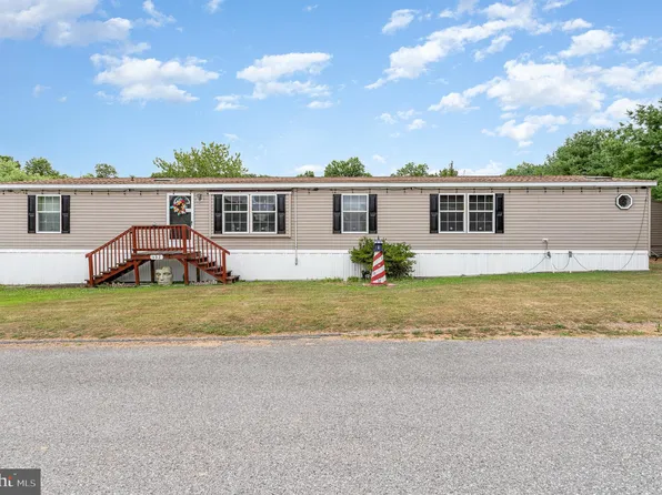 700 Cassel Rd Trailer 132, Manchester, PA 17345