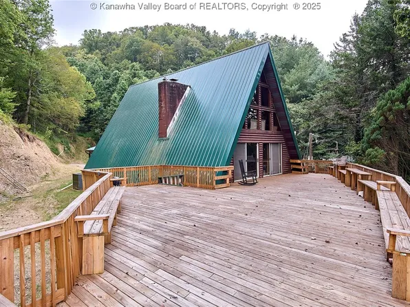 39 Stollinball Rd, Chapmanville, WV 25508