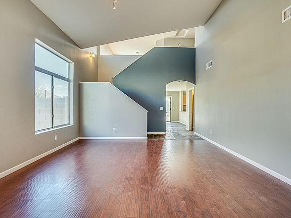 4th image of 1476 E Penny Ln
