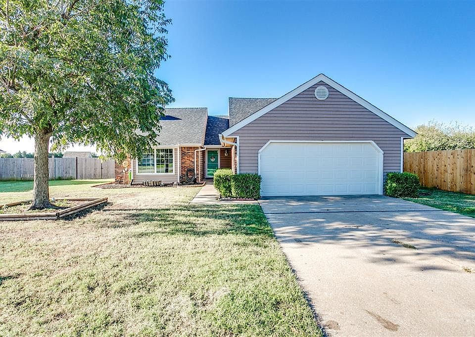 1st image of 1404 Von Elm Pl