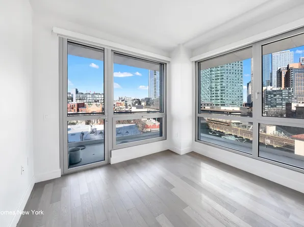 22-43 Jackson Avenue image 1 of 14