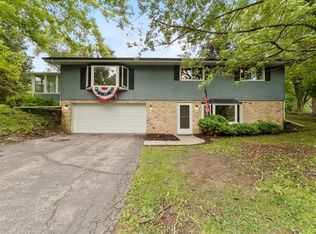 104 Prairie View Dr, North Prairie, WI 53153