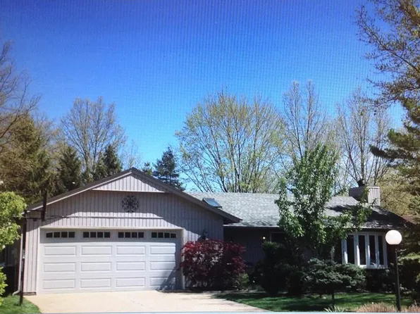 9829 Plum Brook Ln, Strongsville, OH 44136