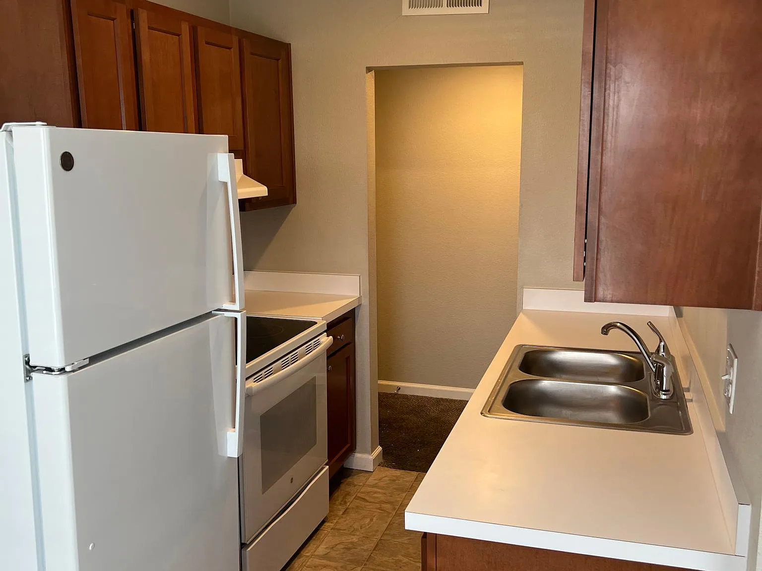 1 bed, 650 sqft, $1,040 — Photo 3