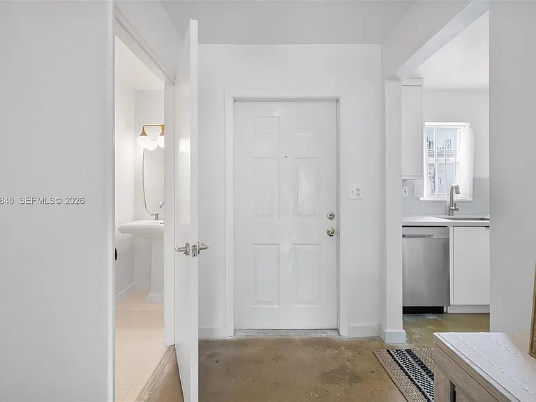 421 SW 3rd St #16 — Photo 2