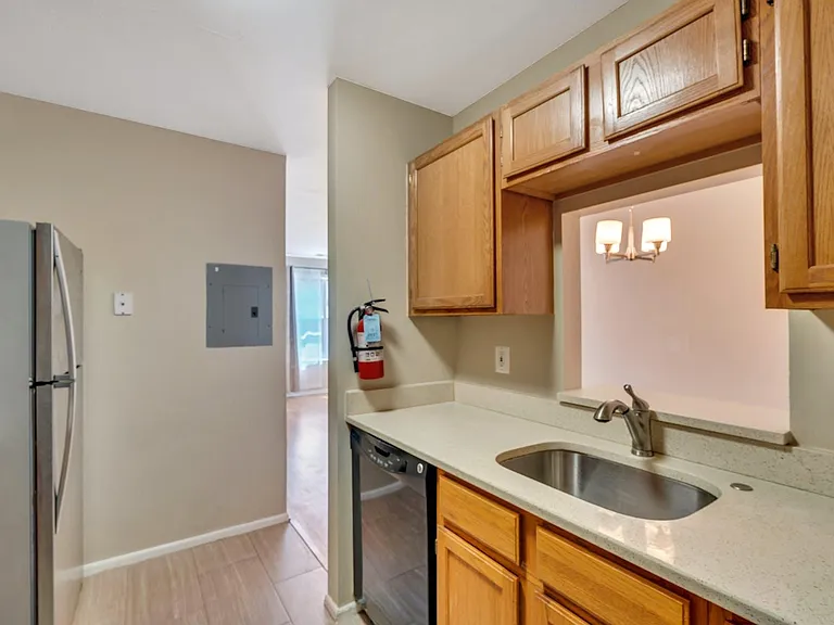 1041 Cumberland Ct — Photo 9