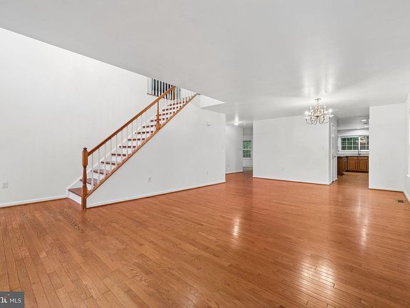 5th image of 1262 Winfield Ct