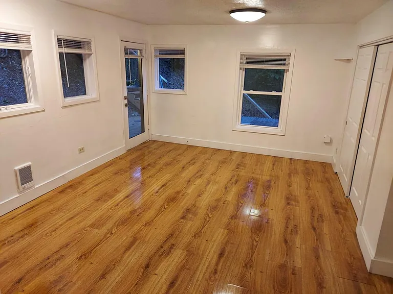 2985 W Burnside Rd — Photo 10