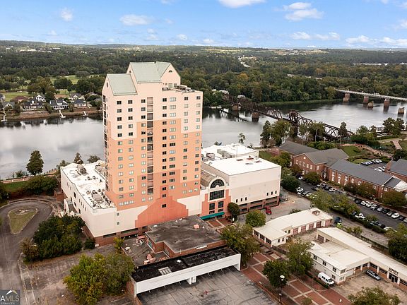 2nd image of 1 7th St