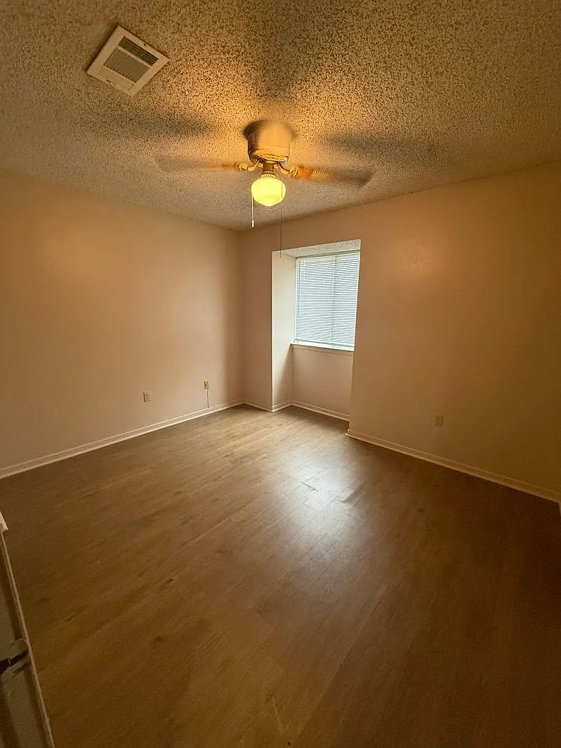 2 bedroom 2 bath town home in a gated community — Photo 4