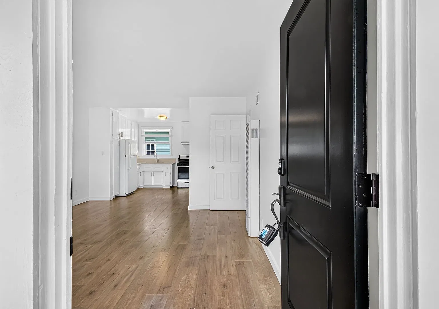 1521 E 2nd Street — Photo 3