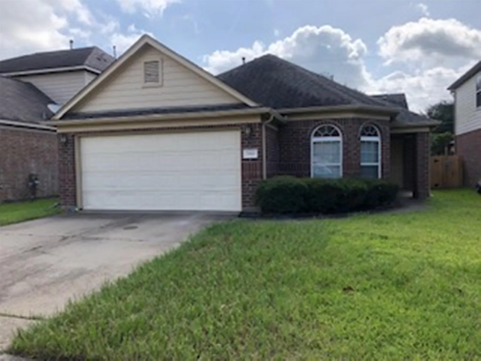3 bed, 2.0 bath, 1826 sqft, $1,950 — Photo 2