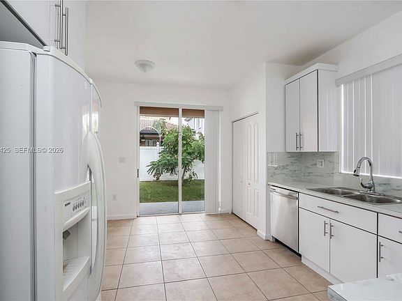 4th image of 3955 NE 11th Dr