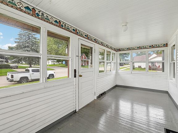 2nd image of 135 5th St